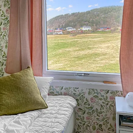 Leilighet 3 Bedroom Cozy In Myklebost