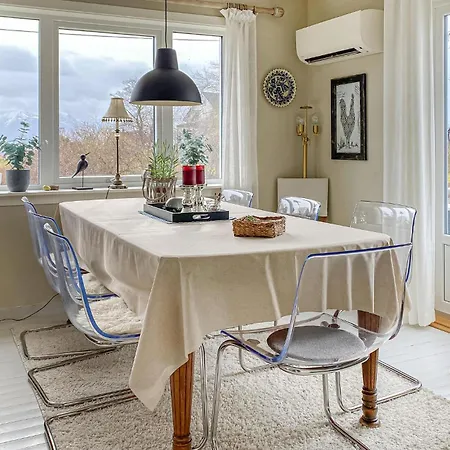 Leilighet 3 Bedroom Cozy In Myklebost
