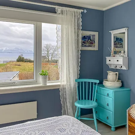 Leilighet 3 Bedroom Cozy In Myklebost