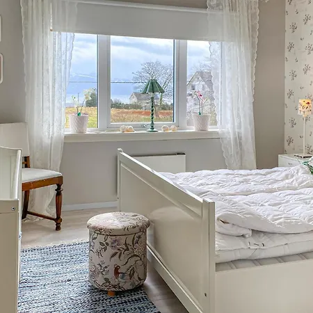 3 Bedroom Cozy In *