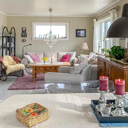 Leilighet 3 Bedroom Cozy In