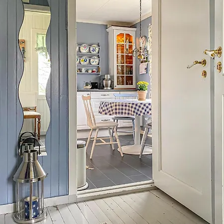 3 Bedroom Cozy In Leilighet Myklebost
