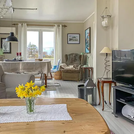 Leilighet 3 Bedroom Cozy In Myklebost