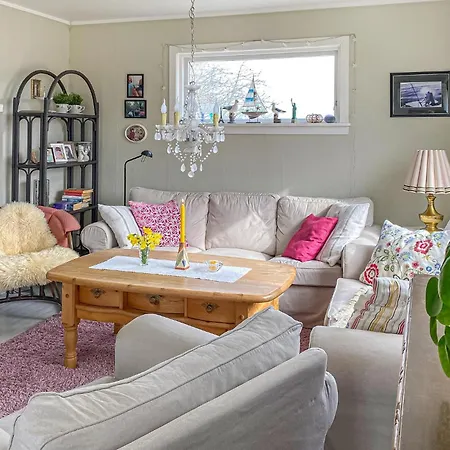 3 Bedroom Cozy In Leilighet Myklebost