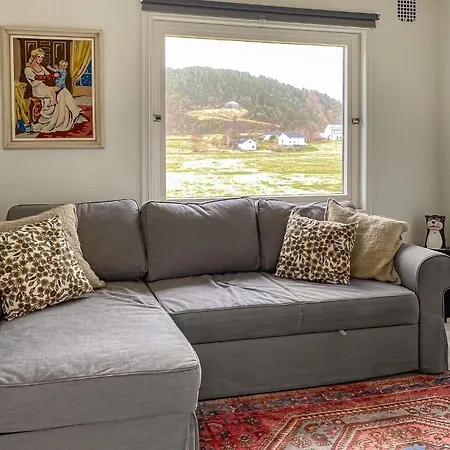 3 Bedroom Cozy In * Myklebost