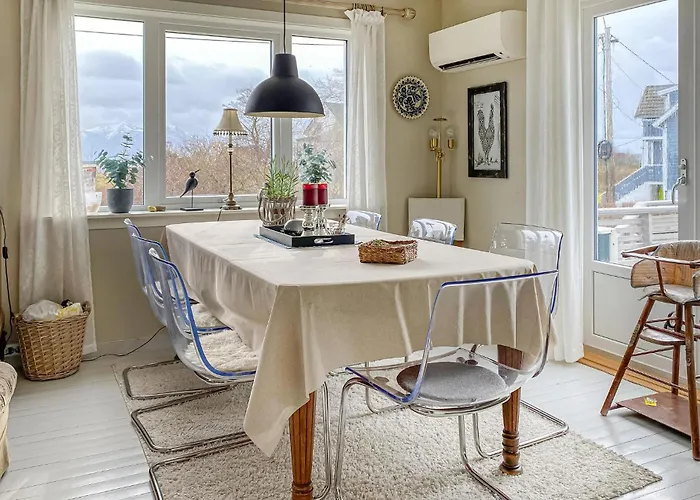 Апартаменты 3 Bedroom Cozy In Myklebost (Vanylven)