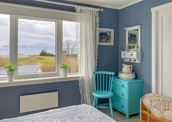 Апартаменты 3 Bedroom Cozy In Myklebost (Vanylven)