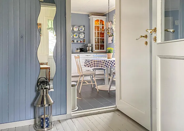 3 Bedroom Cozy In Апартаменты Myklebost (Vanylven)