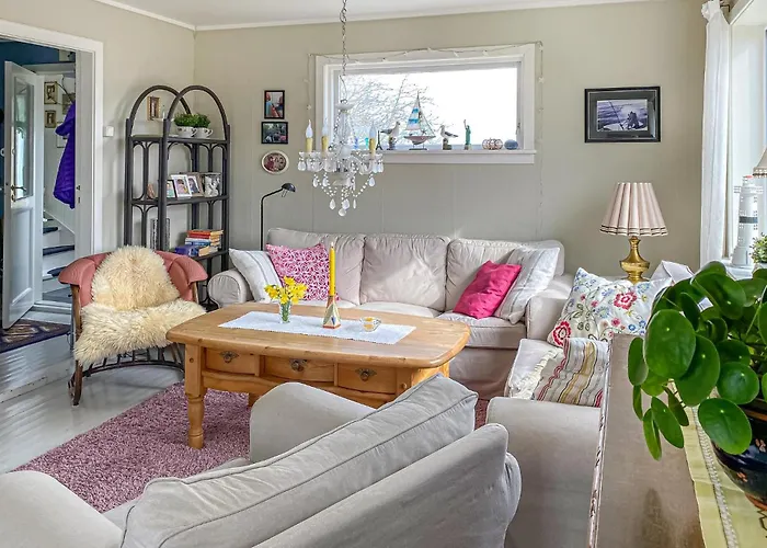 3 Bedroom Cozy In Апартаменты Myklebost (Vanylven)