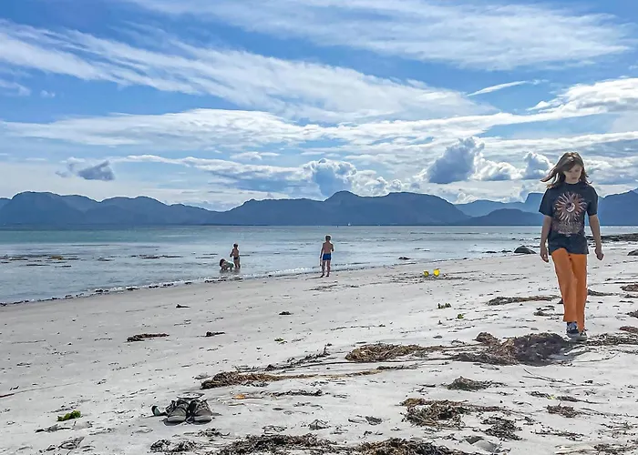 3 Bedroom Cozy In * Myklebost (Vanylven)