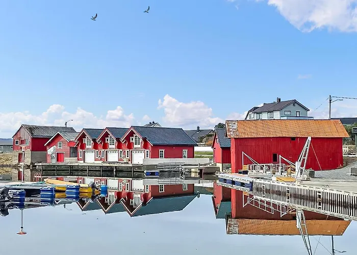 3 Bedroom Cozy In Апартаменты Myklebost (Vanylven)