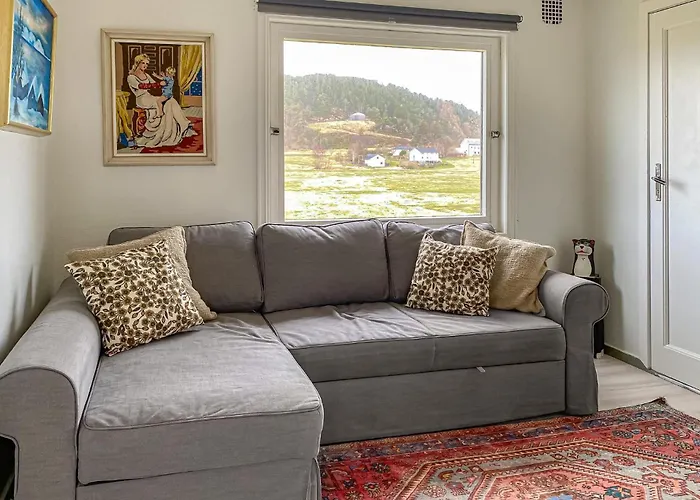 3 Bedroom Cozy In * Myklebost (Vanylven)